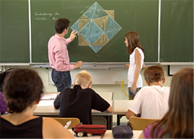 Sozialpädiater: Behinderte und nicht-behinderte Kinder in eine Klasse! Unterricht an "normalen" Schulen sollte auch behinderten Kindern offen stehen, fordern Sozialpädiater.