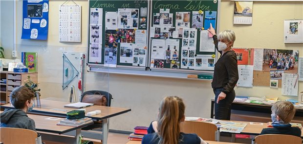 Höhere Impfpriorisierung von Lehrern und Erziehern ist umstritten Unterricht in einer Grundschule. Die höhere Impfpriorisierung von Lehrern und Erziehern ist umstritten.