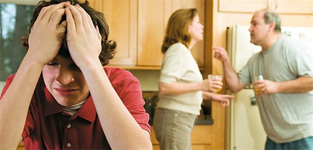 Mortler prangert Sucht im Elternhaus an Unterschätzte Problematik: Zwei Drittel der Kinder suchtkranker Eltern, etwa mit Alkoholproblemen, werden später selbst süchtig.