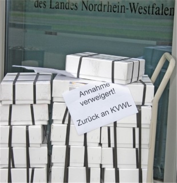 Patienten-Unterschriften verärgern NRW-Minister Unterschriften-Pakete, nein Danke! Gesundheitsminister Laumann verweigert die Annahme.