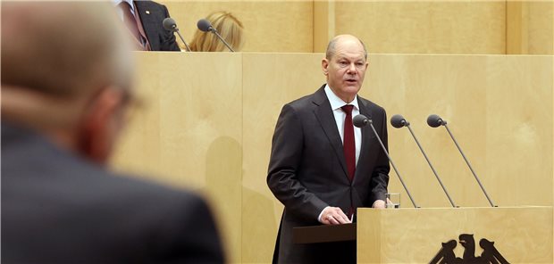 Scholz mahnt Tempo bei Umsetzung der Corona-Teil-Impfpflicht an Unterstrich bei seiner Antrittsrede im Bundesrat die Bedeutung der einrichtungsbezogenen Impfpflicht: Bundeskanzler Olaf Scholz (SPD).