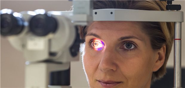 Untersuchung der Retina: Diabetiker brauchen jährliche Kontrollen.