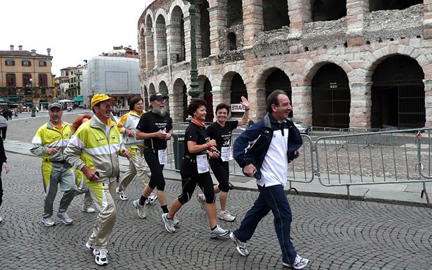 Engagement gegen eine tödliche Kinderkrankheit Unterwegs in Verona - und das für eine gute Sache: Der NCL-Charity Run führte 2010 von Berlin nach Rom.