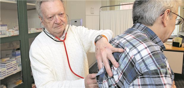 Uwe Denker bei der Arbeit. 2019 erhielt er für sein Engagement das Bundesverdienstkreuz.