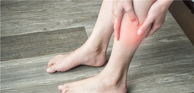 Verdacht auf Thrombose: Tritt eine VTE vor dem 50. Lebensjahr auf, ist das Rezidivrisiko bei unklarer Genese und bei einem Verwandten ersten Grades mit VTE besonders hoch.