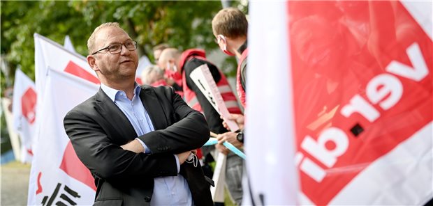 Verdi will für Pflegekräfte extra verhandeln Verdi-Verhandlungsführer Frank Werneke vor dem Beginn der Tarifverhandlungen in Potsdam. Ein Augenmerk liegt auf dem Gesundheitswesen.