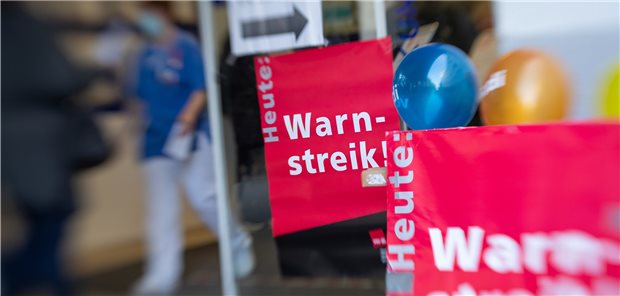 Charité und Vivantes: Verdi ruft zu dreitägigen Warnstreiks auf Verdi hat für nächste Woche Warnstreiks an der Charité und an den Berliner Vivantes-Kliniken angekündigt.