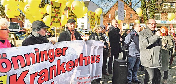 Kreistag zieht die Reißleine Vergebliche Demonstration für den Erhalt des Krankenhauses Tönning: Der Kreistag entschied, dass der stationäre Betrieb einzustellen ist.