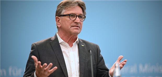 Gesundheitsminister Lucha kandidiert 2026 nicht erneut Verhandelte als GMK-Vorsitzender in vielen Runden mit Bundesgesundheitsminister Karl Lauterbach über die Krankenhausreform: Manfred Lucha (Grüne), Minister für Soziales, Gesundheit und Integration in Baden-Württemberg.