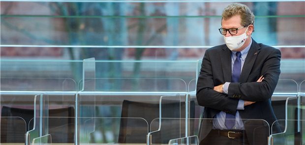 Corona und Tourismus – das ist aufwändig, aber es geht Verkehrsminister Bernd Klaus Buchholz (FDP) zieht aus Modellprojekten ein positives Fazit. Gregor Fischer / dpa