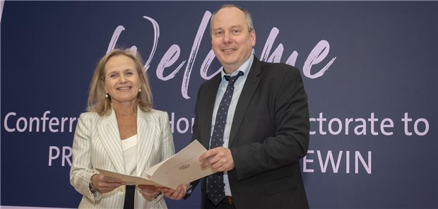  Professorin Sharon Lewin und Professor Bernd Weber