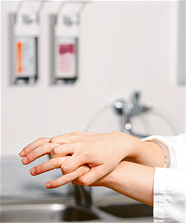 Hygiene in den Fokus Vermeidung von Infektionen: Die richtige Händedesinfektion ist das A und O.