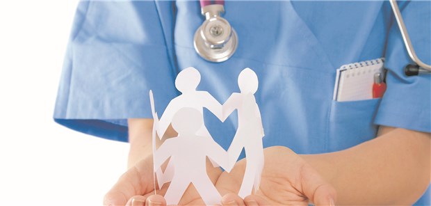 Vernetztes Arbeiten zwischen Ärzten und nicht-ärztlichen Mitarbeitern soll Synergien heben helfen.