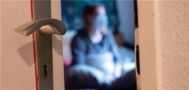 Vier Bundesländer wollen Corona-Isolationspflicht aufheben Verpflichtende Isolation im stillen Kämmerlein nach positivem Corona-Test soll in vier Bundesländern bald vorbei sein.