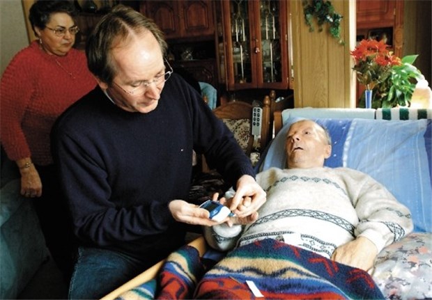 Es geht um Lebensqualität am Ende des Lebens Versorgung eines schwerstkranken Patienten: In Nordrhein sind inzwischen 33 Palliativ-Netzwerke aktiv.
