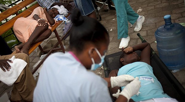 In Haiti sterben tausende Menschen weiter an Cholera Versorgung von Cholera-Patienten in Haiti: Für dieses Jahr erwartet die UN tausende Tote.
