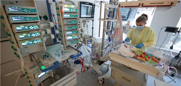 Versorgungsstrukturen auf Kinderintensivstationen müssen verbessert werden, so der Befund des MD Nordrhein.