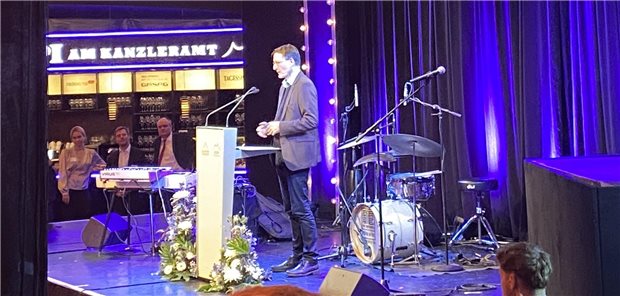 Versprach einmal mehr die Umsetzung des GVSG: Gesundheitsminister Professor Karl Lauterbach im Tipi am Kanzleramt.