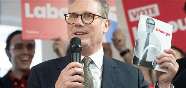 Verspricht, die Wartelisten stark zu reduzieren, indem Gesundheitspersonal „mehr gut bezahlte Überstunden“ absolviert: Der Vorsitzende der Labour-Partei, Keir Starmer.