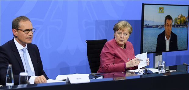 Deutschland sucht die neue Corona-Formel Vertrautes Duo aus vielen früheren Konferenzen: Bundeskanzlerin Angela Merkel (CDU) und – als Vorsitzender der Ministerpräsidentenkonferenz – der Regierende Bürgermeister von Berlin, Michael Müller (SPD), treffen sich am Dienstag zu erneuten Beratungen über den Fortgang der Impfstrategie.
