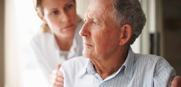 Verunsicherter Mensch: Demenzpatienten brauchen Zuwendung.