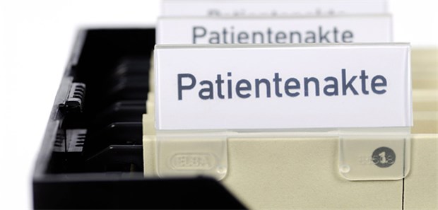Ärzte und Kassen verletzen Patientenrechte Verweigerte Behandlung, verweigerte Einsicht in Patientenakten: Die Unabhängige Patientenberatung hat Verstöße in einem aktuellen Bericht zusammengetragen.