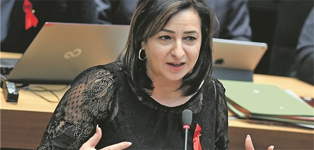 Berliner Gesundheitshaushalt wird kräftig aufgestockt Verweist auf die Aufstockung bei den Krankenhausinvestitionen um 20 Millionen Euro: Berlins Gesundheitssenatorin Dilek Kolat (SPD).