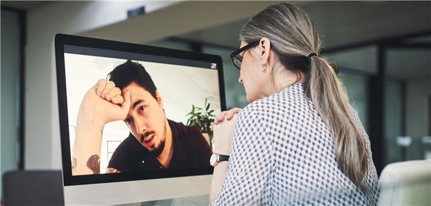 Videopsychotherapie? Auch diese sei vom AOK-Selektivvertrag in die Regelversorgung übernommen worden, heißt es in einer Mitteilung (Symbolbild mit Fotomodellen).&#xA;