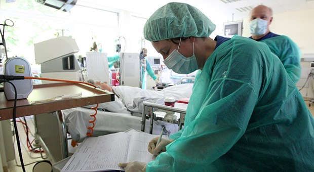 EHEC-Ausbruch sprengt die Grenzen des DRG-Systems Viel Arbeit während der EHEC-Welle hatten die Mitarbeiter der Dialysestation der Uniklinik Schleswig-Holstein in Kiel