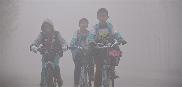 Fast jedes 7. Kind atmet giftige Luft Viel Kinder leiden weltweit an verschmutzter Luft, vor allem in Asien und Afrika.