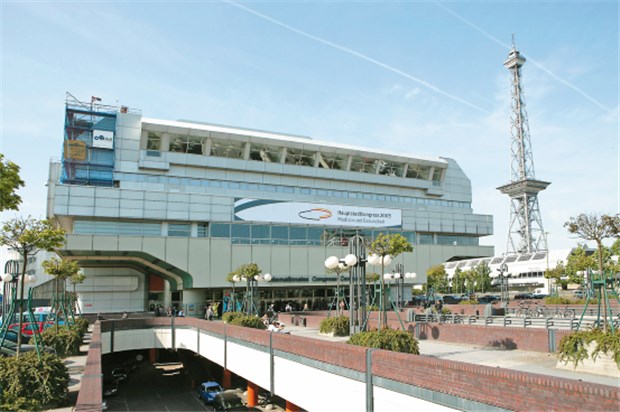 Gesundheitskongress der Superlative eröffnet Viel Prominenz beim Hauptstadtkongress 2009 im ICC Berlin: Bundesgesundheitsministerin Ulla Schmidt und Bundeswirtschaftsminister Dr. Karl-Theodor zu Guttenberg werden erwartet.