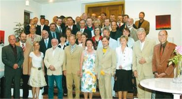 Vom Diabetes-DMP zum Full Capitation Modell Viele Ärzte mit gemeinsamen Zielen - ein Gruppenbild mit UGOM-Mitgliedern.