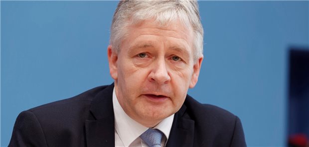 DIVI-Präsident fordert Corona-Prämie für Intensiv-Pflegekräfte Viele Beschäftigte im Intensivbereich hätten bereits kapituliert oder ihre Arbeitszeit angesichts der Belastung verkürzt, schildert Prof. Gernot Marx, Präsident der Deutschen Interdisziplinären Vereinigung für Intensiv- und Notfallmedizin (DIVI).