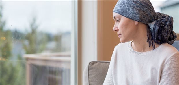Viele Brustkrebspatientinnen leiden nach der Therapie unter belastendenkognitiven Einschränkungen. (Symbolbild mit Fotomodell)