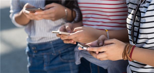 Medizinische Hochschule Hannover startet Projekt gegen sexualisierte Gewalt unter Jugendlichen Viele Jugendliche teilen pornographische Bilder über ihr Handy. Wer seine Impulse gar nicht kontrollieren kann, findet nun in einem neuen Projekt Hilfe.