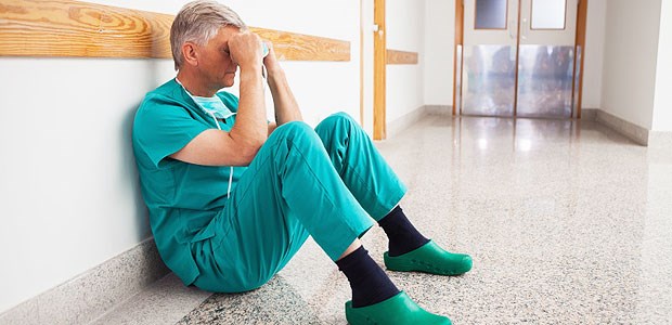 Ärzte und Pfleger unter Stress Viele Krankenhaus-Ärzte arbeiten am Limit.