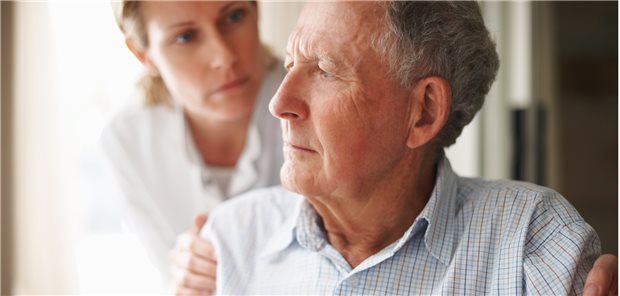 Viele Long-COVID-Patienten beklagen eine Erschöpfung und Konzentrationsprobleme. (Symbolbild mit Fotomodellen)