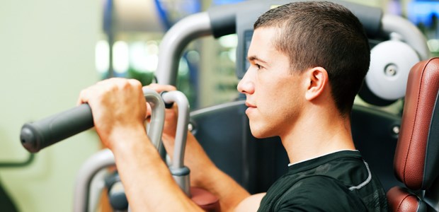 Anabolikamissbrauch lässt junge Männer alt aussehen Viele Männer im Fitnessstudio greifen zu leistungssteigernden Medikamenten.