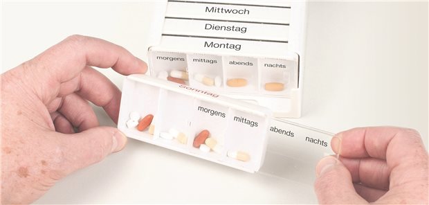 Sektorenmauer bremst Arzneisicherheit aus Viele Medikamente gleichzeitig – doch häufig fehlt ein Medikationsplan vom Arzt bei der Aufnahme des Patienten ins Krankenhaus: Das hat eine Umfrage der Barmer in Baden-Württemberg unter rund 2900 Polypharmazie-Patienten ergeben.