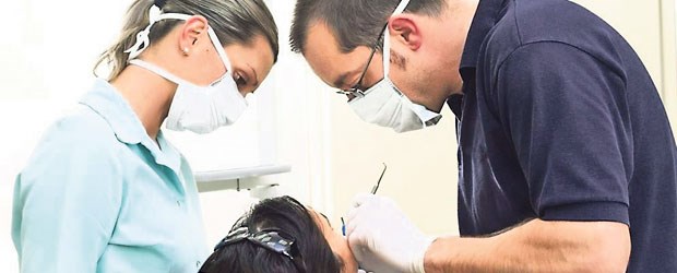 USA: Zahnprophylaxe für viele zu teuer Viele Menschen in den USA müssen den Zahnarzttermin aus finanziellen Gründen absagen - bis die Schmerzen zu groß werden.