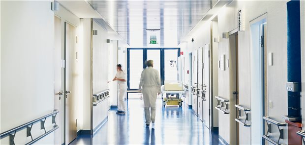 Krankes Klinikpersonal: Stiftung Patientenschutz sieht Panikmache Viele Menschen sind derzeit krank, auch Klinikpersonal ist von Infektionen betroffen. Die Deutsche Krankenhausgesellschaft beklagt Personalengpässe.