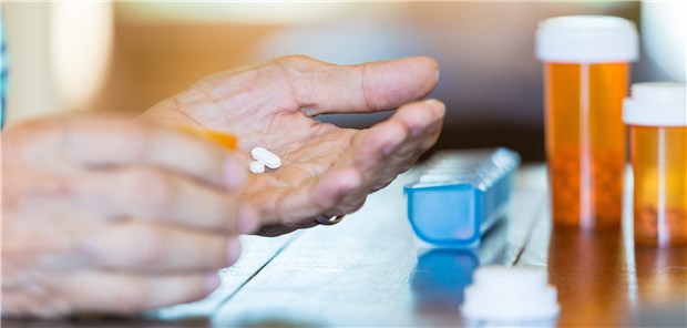 Viele Patienten mit Polymyalgia rheumatica werden Monate bis Jahre mit Kortison behandelt.