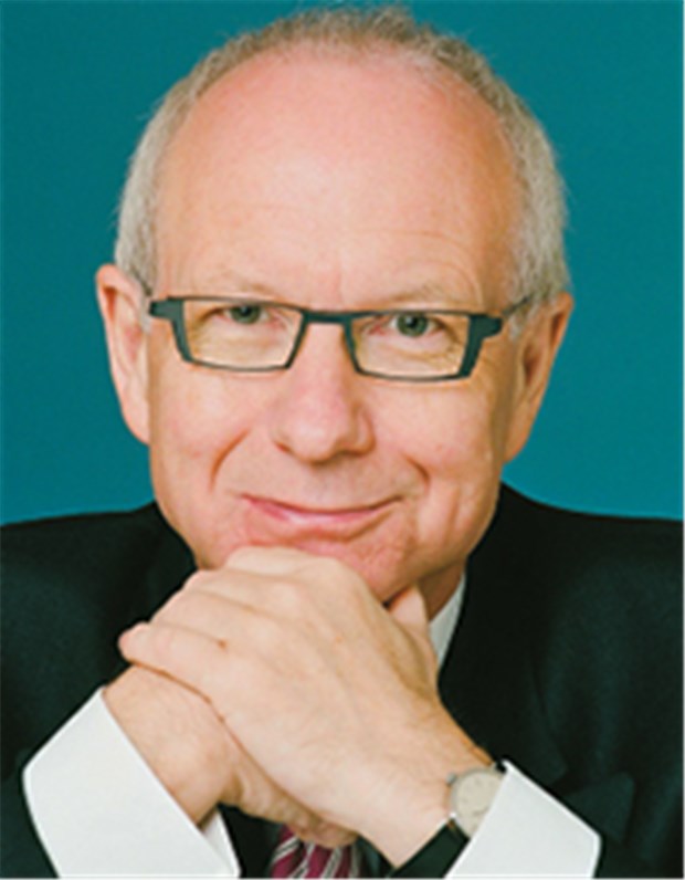 "Gesundheitszentren werden in zehn Jahren die Krankenhäuser schlagen" "Viele Patienten überprüfen im Internet die Diagnose des Arztes." (Professor Heinz Lohmann, Gesundheitswirtschaftler)