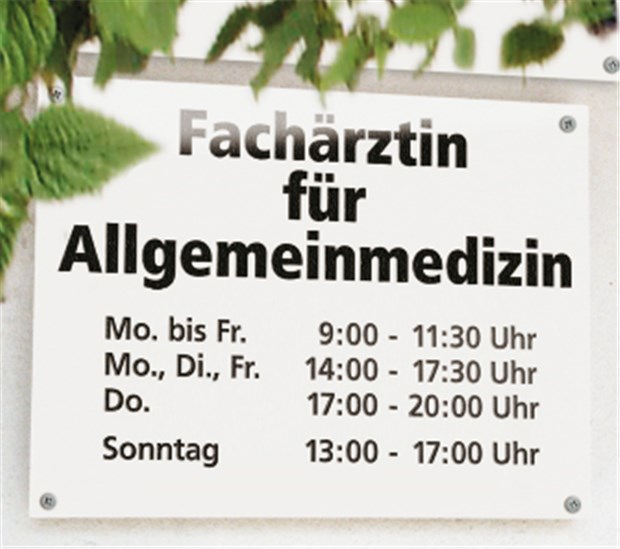 Berliner Ärzte wollen sonntags arbeiten, dürfen aber nicht Viele Patienten würde es freuen, wenn sie auch sonntags zum Arzt gehen könnten. Die Berliner Gesundheitssenatsverwaltung verbietet dies aber.