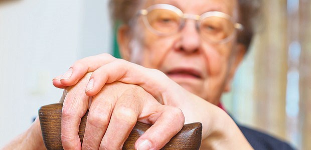 Sturzprävention à la AOK Viele Senioren sind nicht mehr zu gut zu Fuß - was die Gefahr für Stürze erhöht.