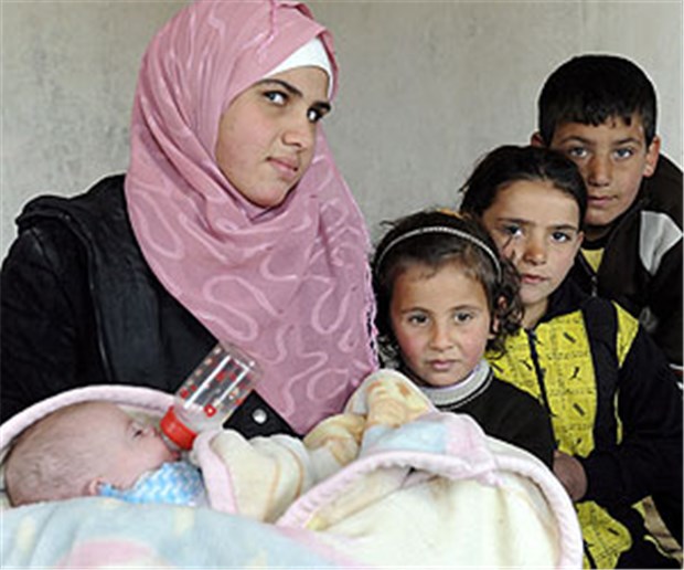 Charité schult Ärzte im Libanon Viele Syrier, wie diese Familie, sind in den Libanon geflohen.