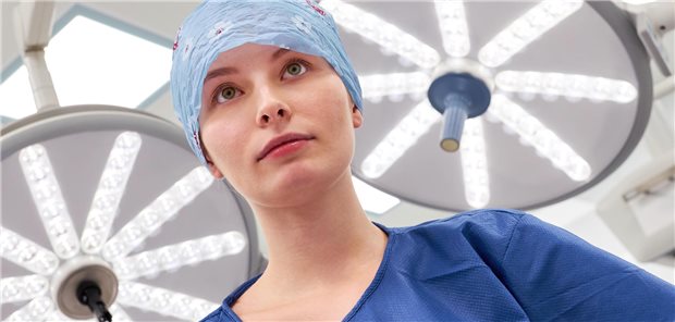 Viele junge Ärztinnen und Ärzte zieht es in den OP. Wie bringt man sie in die Niederlassung und dazu noch als Facharzt, der auch dringend benötigt wird?