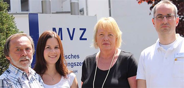 Die schwere Wiedergeburt als MVZ Vier Ärzte arbeiten jetzt im MVZ in Bad Fredeburg (v.l.n.r.): Dr. Krystian Baranski (Chirurgie), Helen Wysk (Gynäkologie), Dr. Rose Martha Somborn (Psychiatrie), Dr. Uwe Dregger (Chirurgie). Es sollen noch mehr werden.
