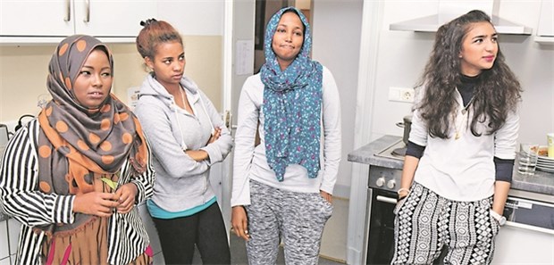 WG mit Kriegstrauma Vier von neun Bewohnerinnen der WG von Vitos Teilhabe (von links): Fadumo, Ruta, Miski und Diana.
