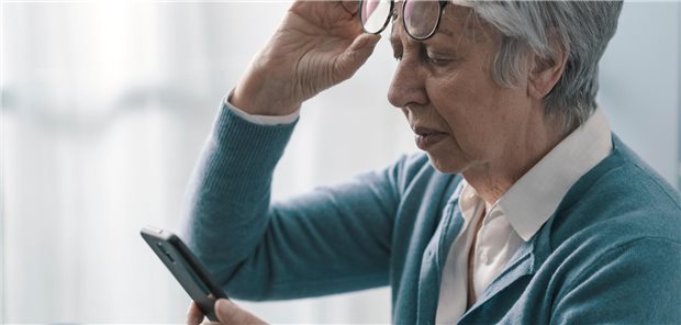 Visusbeeinträchtigungen – sie anzugehen ist wohl ein Ansatzpunkt für die Prävention der Demenz bei Älteren. (Symbolbild mit Fotomodell)
